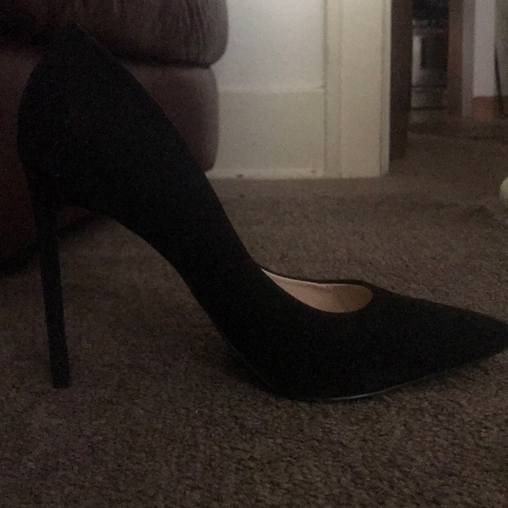 Black Suede 4 inch heels 🥰 (size 9 or 10)